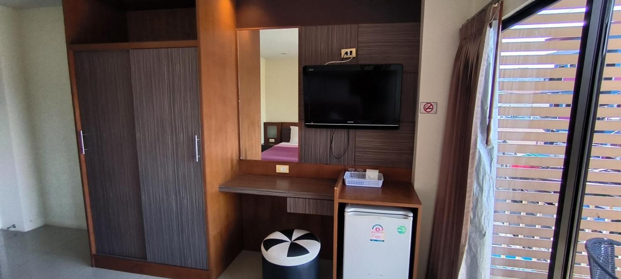 Kanpai Hotel Patong Екстер'єр фото