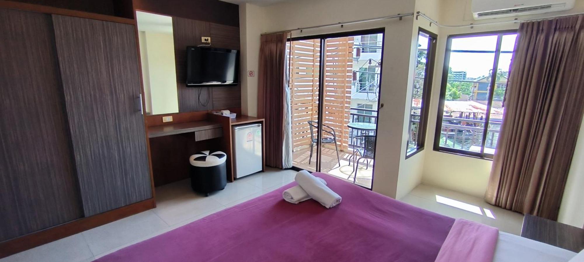 Kanpai Hotel Patong Екстер'єр фото