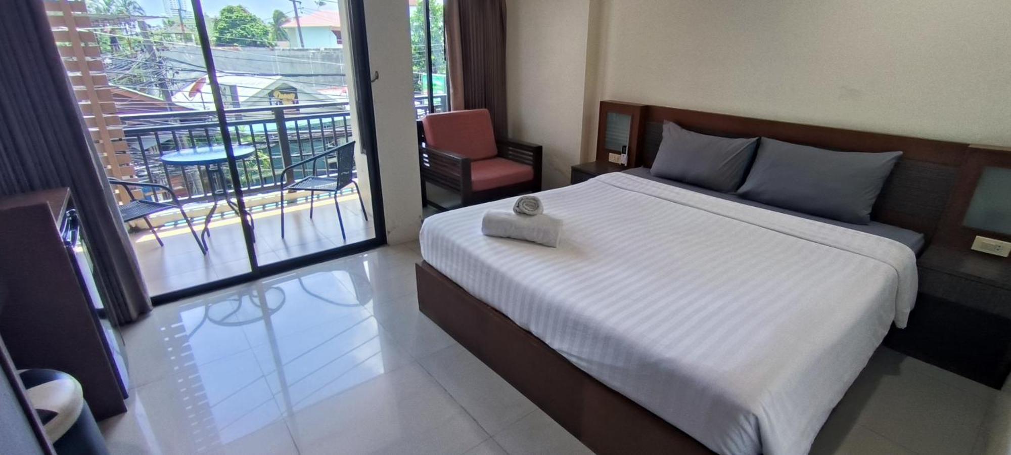 Kanpai Hotel Patong Екстер'єр фото