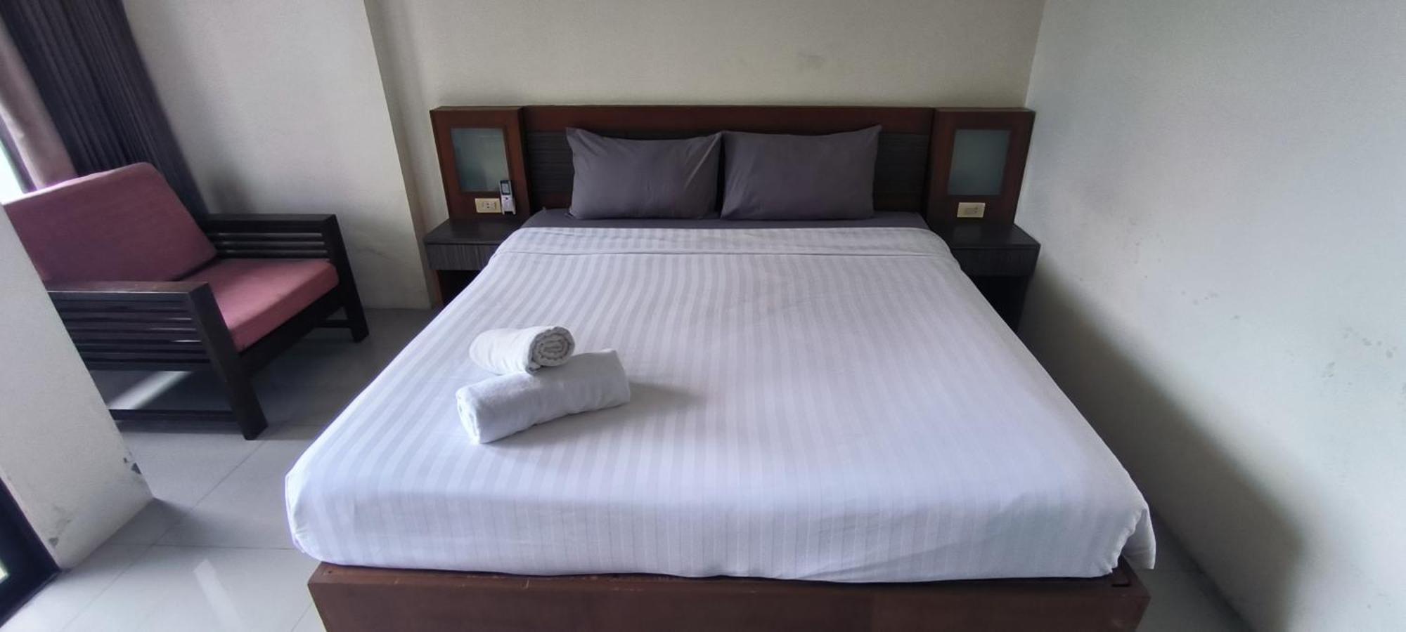 Kanpai Hotel Patong Екстер'єр фото